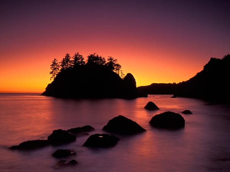  ŁADNE OBRAZKI - Seastacks Silhouetted at Sunset, Trinidad, California.jpg